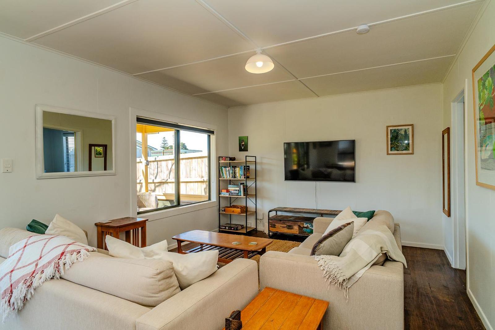 Fun Family Bach, Close To Beach And Shops! Waihi Eksteriør bilde