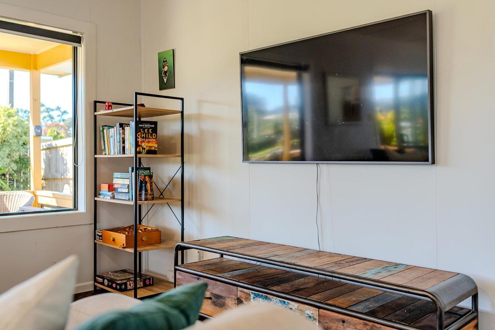 Fun Family Bach, Close To Beach And Shops! Waihi Eksteriør bilde